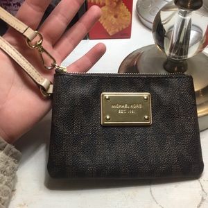 michael kors wristlet